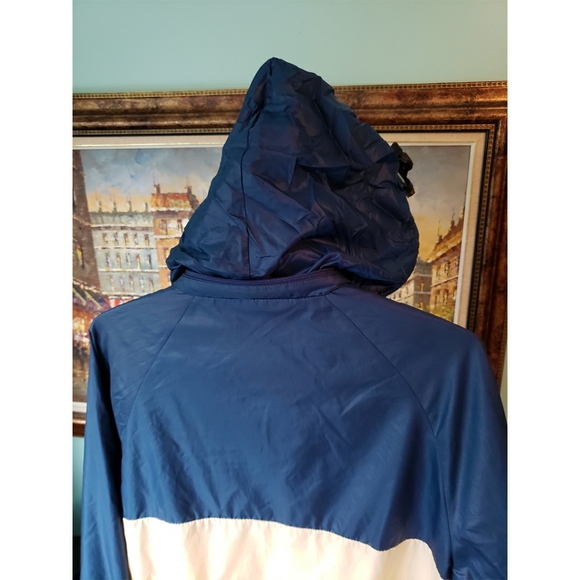 Oyster Bay Windbreaker (Medium) - Picture 5 of 8